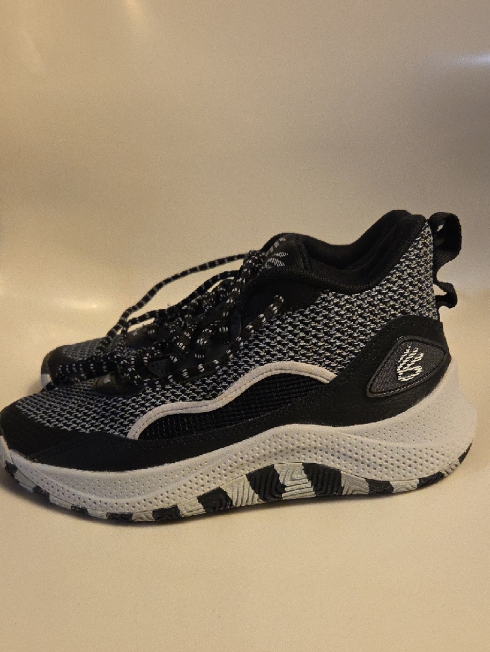 Kids Under Armour Kids Black & Gray High-Top Sneakers - Picture 6 of 17